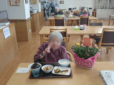 母の日イベントのお食事風景