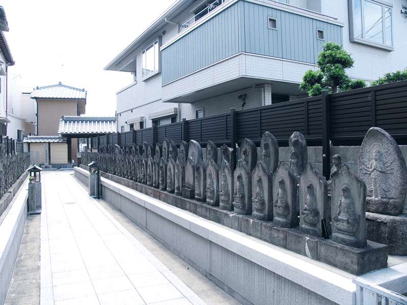 多聞院霊園参道